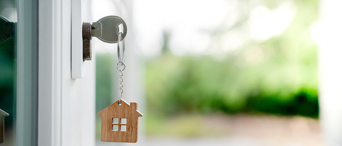 Schlüssel steckt in Tür